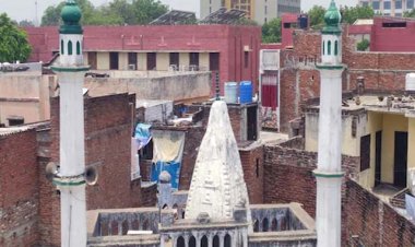 लखनऊ के हुसैनगंज स्थित शिवालय वाली मस्जिद पर मचा बवाल, जलाभिषेक के ऐलान के बाद BJP नेता हाउस अरेस्‍ट, मस्जिद की सुरक्षा बढ़ाई गई
