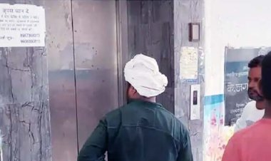 कानपुर नगर निगम की लिफ्ट में तकनीकी दिक्कत के चलते श्रीनगर से आया परिवार फंस गया,10 मिनट बाद कर्मचारियों ने लिफ्ट खुलवाई
