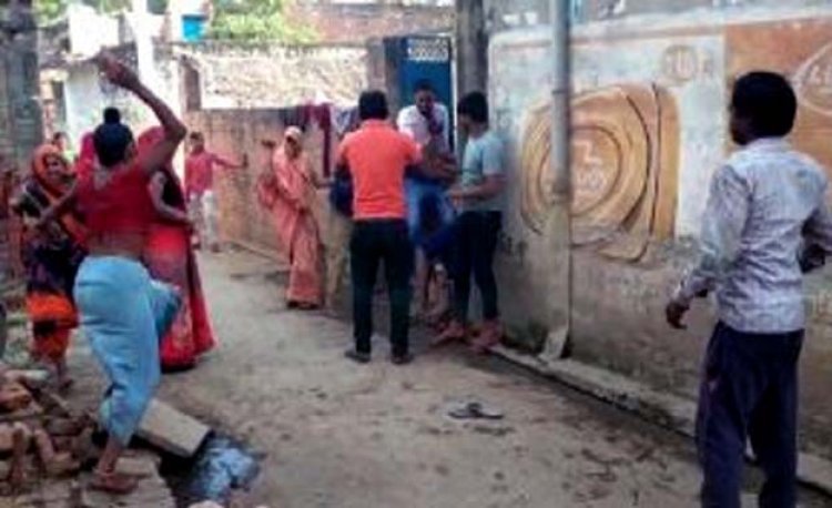 औरैया के दिबियापुर में बाइक खड़ी करने को लेकर हुआ विवाद : घटना का वीडियो सोशल मीडिया पर वायरल, पुलिस ने  शुरू  की जांच