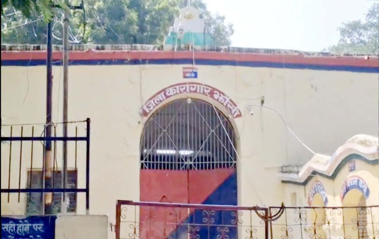 झांसी जेल में मुख्यमंत्री की जीरो टॉलरेंस नीति की जमकर धज्जियां उड़ाई जा रही